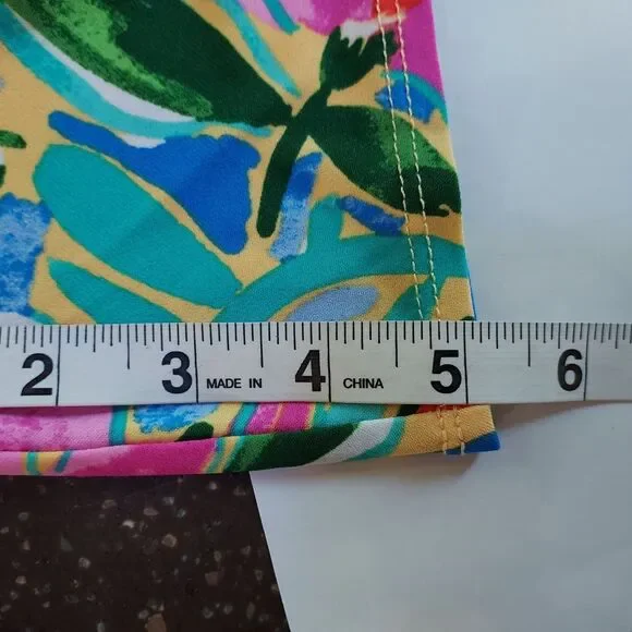 Maggy London Faux Wrap Dress Short Flutter Sleeves Womens Size 8 Colorful Floral - Picture 13 of 14